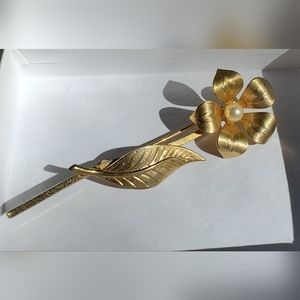 UNIQUE 1930's Gold tone Flower Brooch Pin with faux pearl** accent Unique 1930's